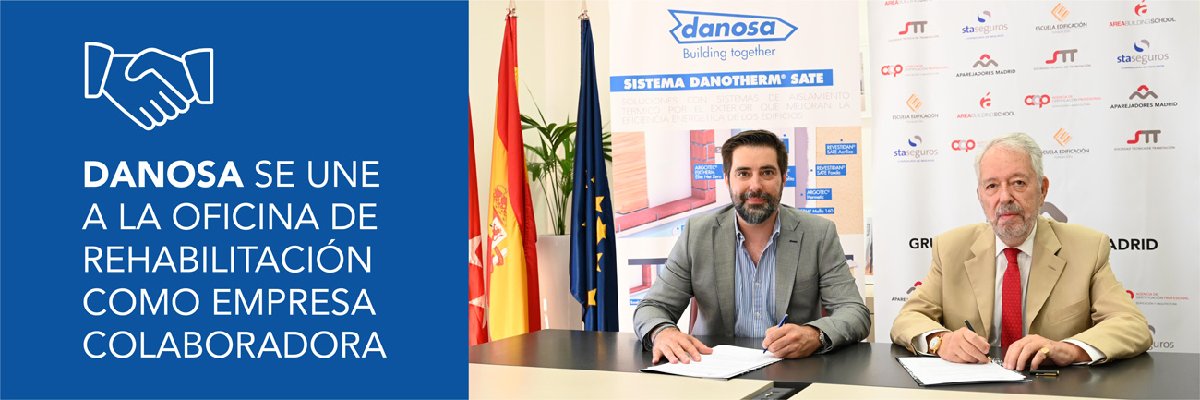 Firma del convenio de Danosa con el Presidente del Colegio.